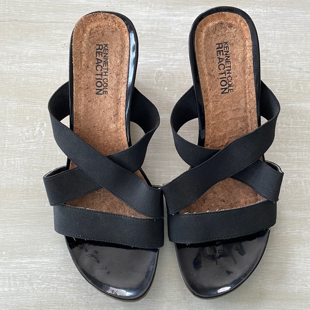 Kenneth Cole Reaction black stretchy strappy sandals, size 7